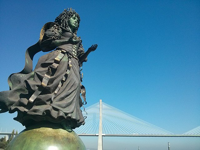 Katharina von Braganza Skulptur in Lissabon, nach Modell von Audrey Flack