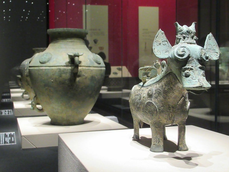 Bronzeartefakte aus der Shang-Dynastie