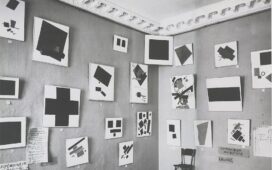 Die 0,10 Ausstellung mit dem schwarzen Quadrat von Malewitsch, 1915